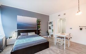 2 Minutes From Central Station-Exclusive Open Space